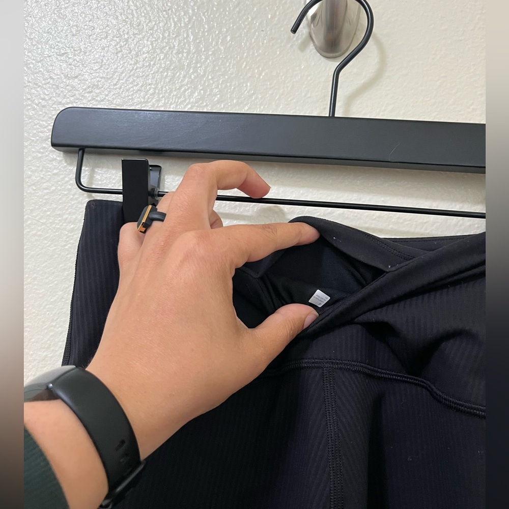•LULULEMON• Wunder Train High-Rise Ribbed Tight 25" Black Back Pocket - Picture 2 of 4